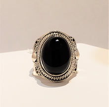 Load image into Gallery viewer, Oval Shaped Cushioned Malachite with Cable Silver Design