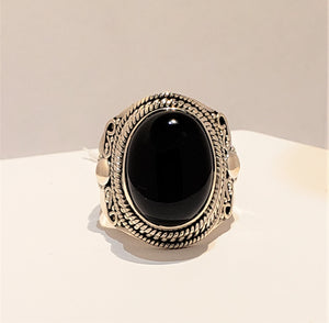 Oval Shaped Cushioned Malachite with Cable Silver Design