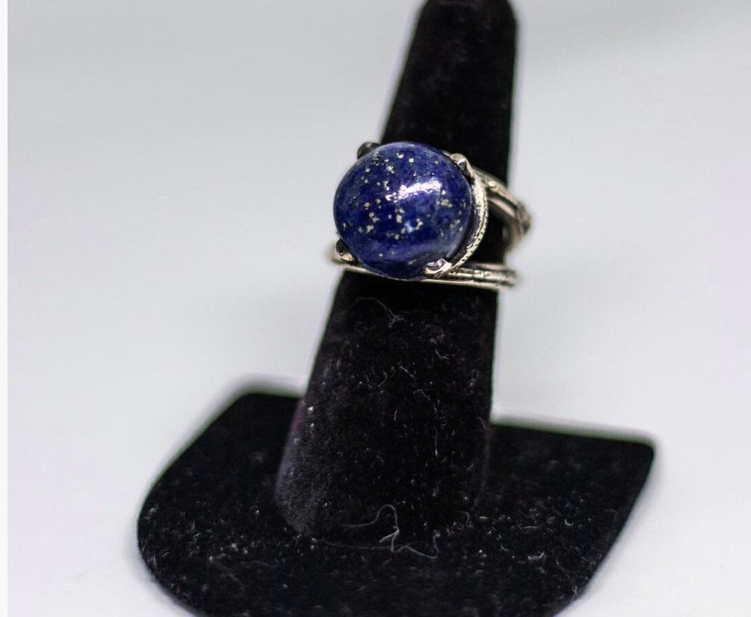 Lapis Lazuli 10 Caret Oval Ring In Art Décor Sterling Silver Setting