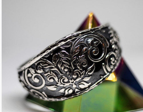 Special Cuff Bracelet with intricate design made in 925 Silver