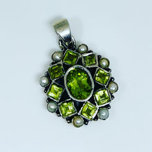 Load image into Gallery viewer, Peridot Pendant with small pearls